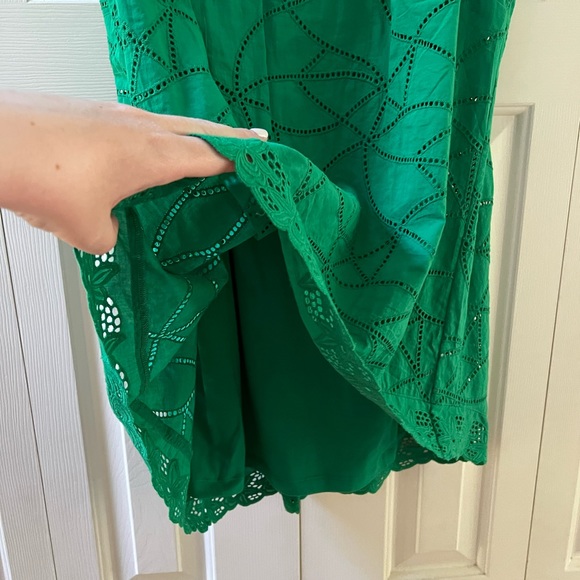 Beautiful green top! - Picture 3 of 5